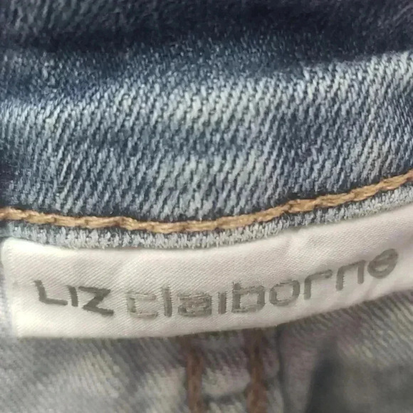 Liz Claiborne Crop Jeans - Picture 2 of 6